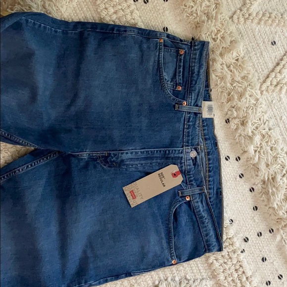 Levis - Picture 3 of 5